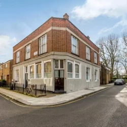 6 x Bedroom block of apartments